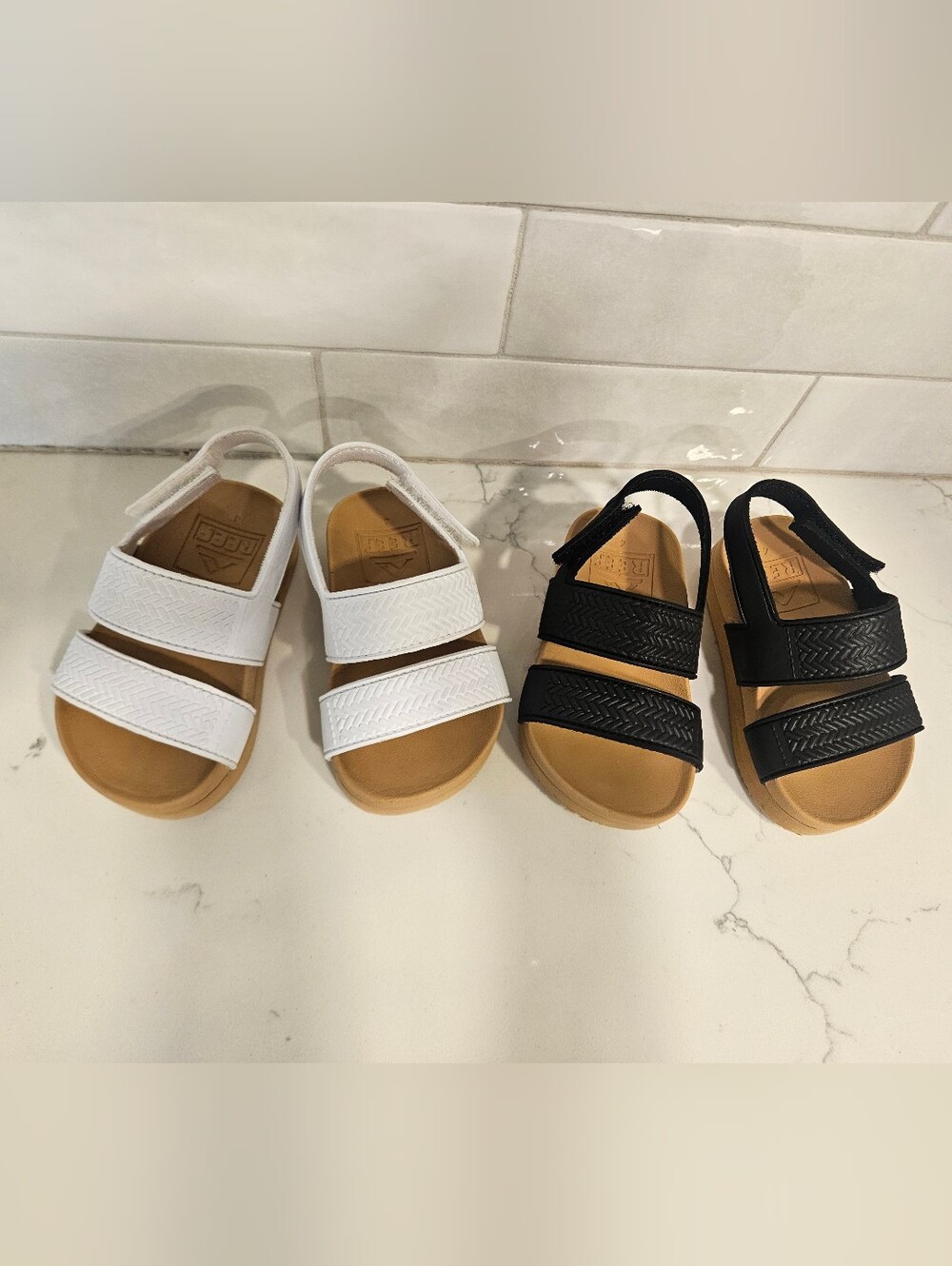 2 Pairs. REEF Little Water Vista. Toddler Girls Size 4 Sandals. Black and White.